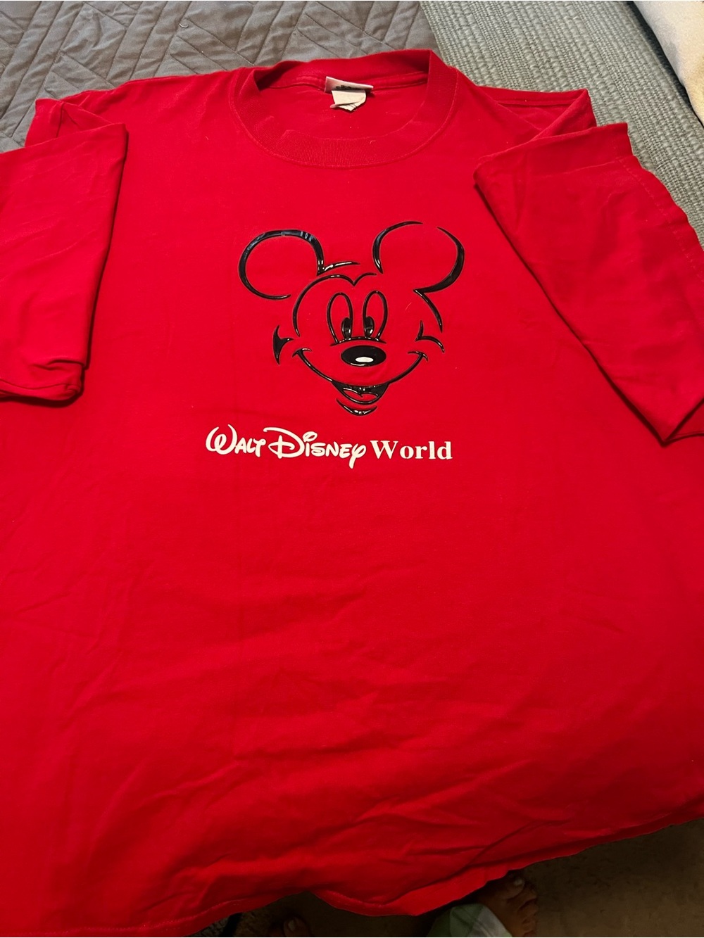 Disney Men’s XXL raised 3D print red T-Shirt with Mickey Graphic
